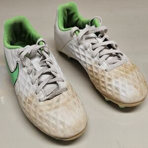 Nike Jr Legend Tiempo Club FG/MG Youth Sizes 2.5Y Soccer Cleats White AT5881-030